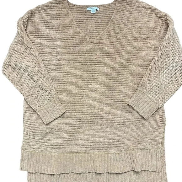 American Eagle Slouchy V-Neck Sweater. Color Tan, size XS/S. EUC. - Picture 2 of 6